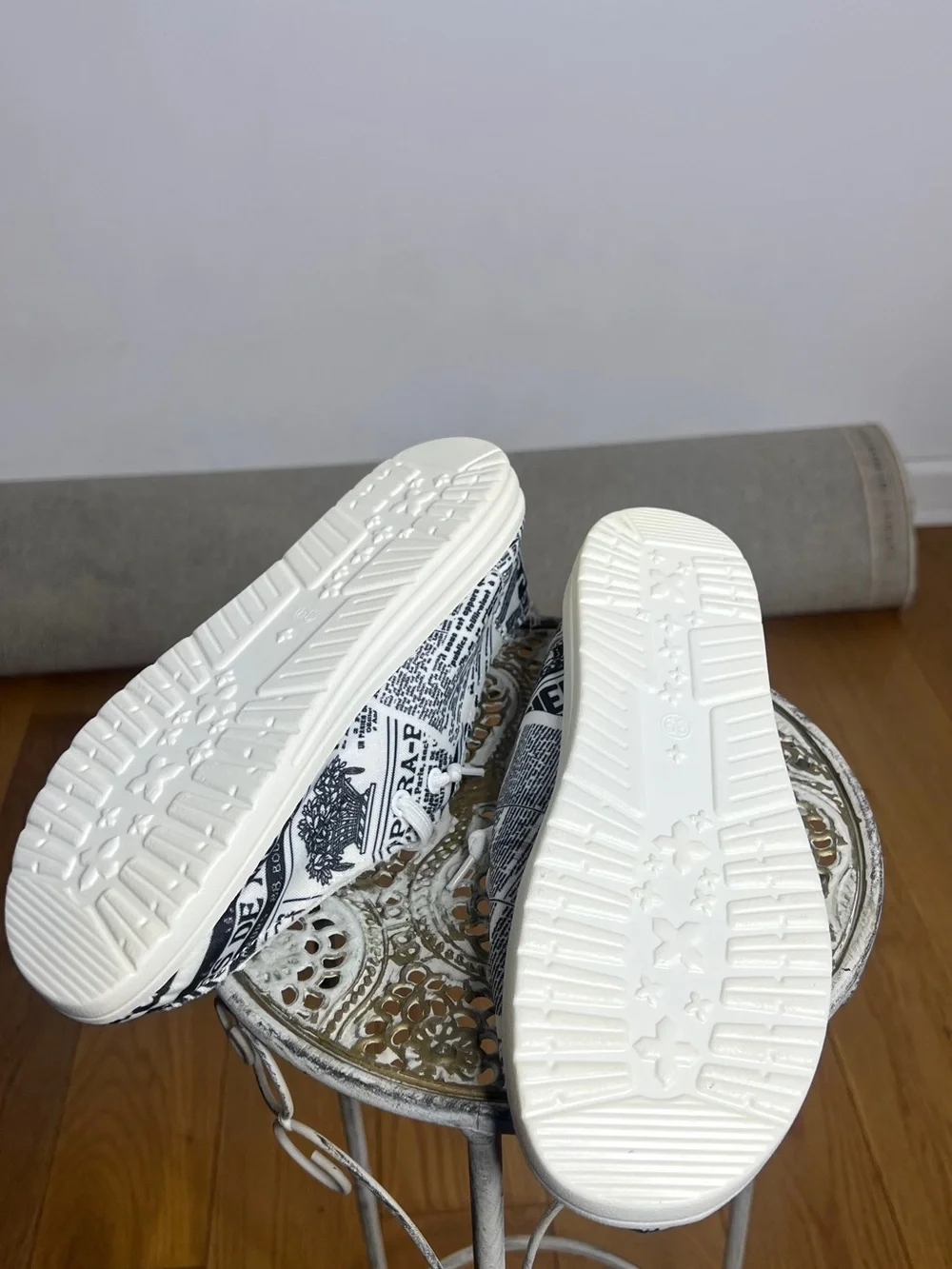 Graphic Newspaper Print Slip-On Sneakers - Black & White